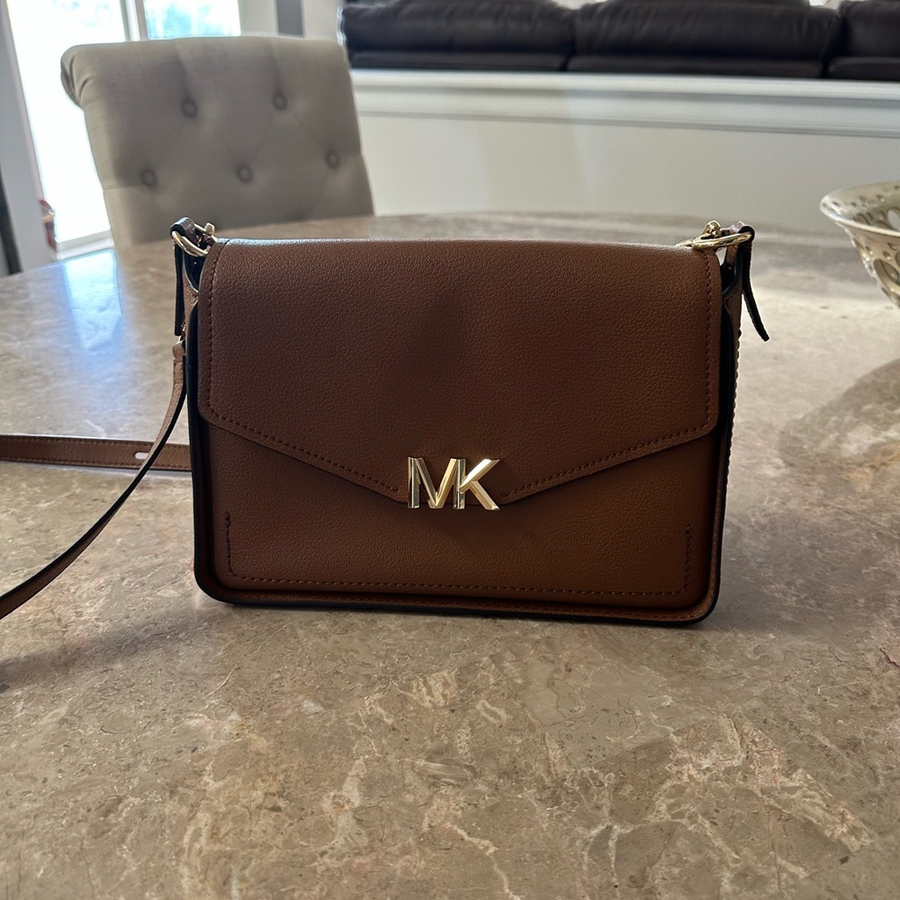 Brown shoulder bag